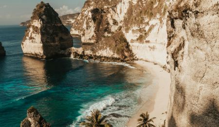 Μπαλί: Από σήμερα οι τουρίστες θα πληρώνουν 9 ευρώ για να μπουν στο νησί