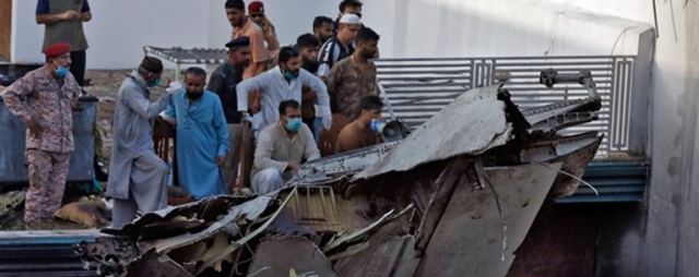 Πακιστάν-αεροπορικό δυστύχημα: Τουλάχιστον 97 οι νεκροί, δύο οι επιζώντες