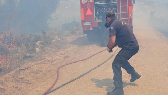 Κέρκυρα: Μεγάλη φωτιά απειλεί κατοικημένες περιοχές - Εκκενώθηκαν χωριά