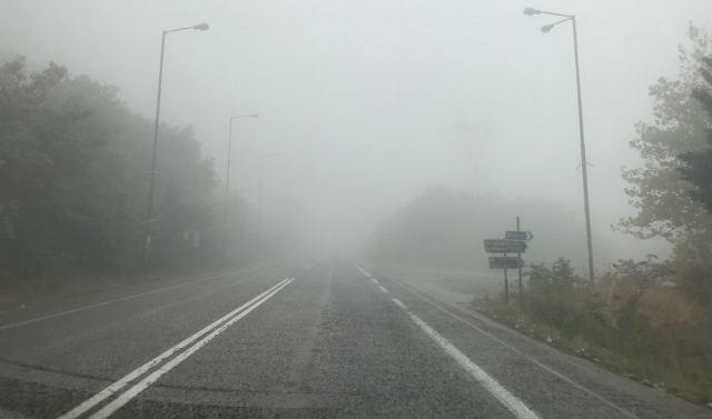 Πυκνή ομίχλη και βροχόπτωση στον Μπράλο