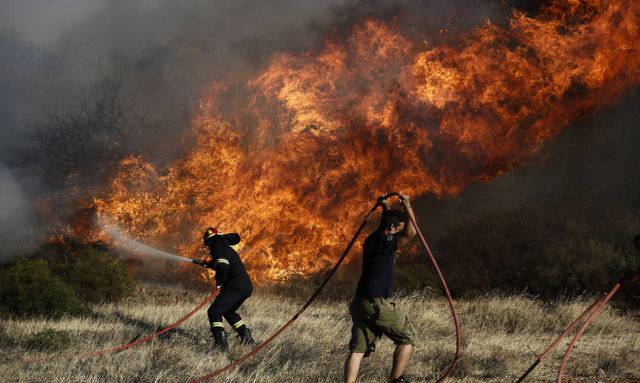Φθιώτιδα: Συναγερμός για πυρκαγιά μετά από κεραυνό
