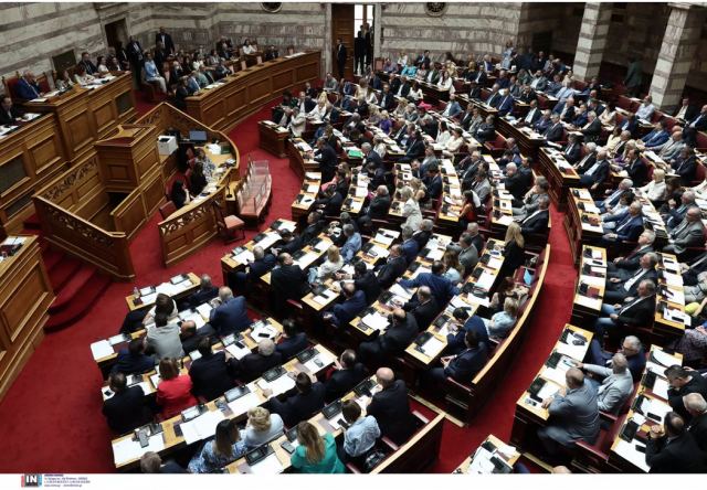 Κατατίθεται στη Βουλή το νομοσχέδιο για την αύξηση μισθών στο Δημόσιο – Τι προβλέπεται για ΕΝΦΙΑ και market pass