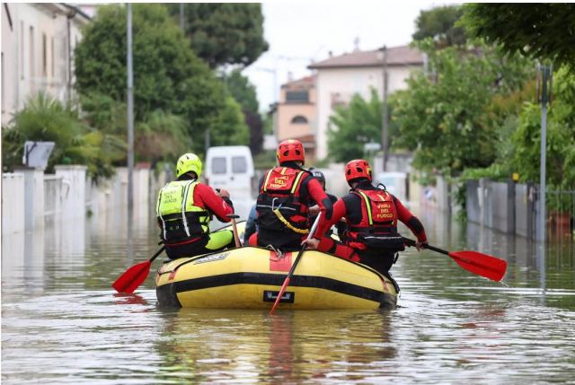 15 νεκροί από την κακοκαιρία στην Ιταλία - 36.000 άνθρωποι εγκατέλειψαν τα σπίτια τους - Η Μελόνι στις πληγείσες περιοχές