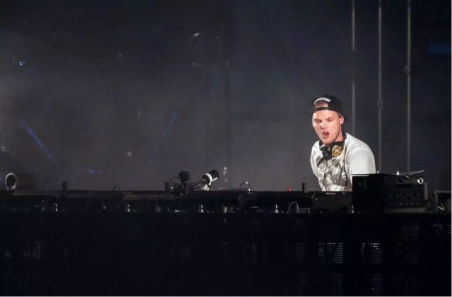 Avicii: Η οικογένεια του αείμνηστου DJ πούλησε το 75% του καταλόγου του για... εννιαψήφιο ποσό