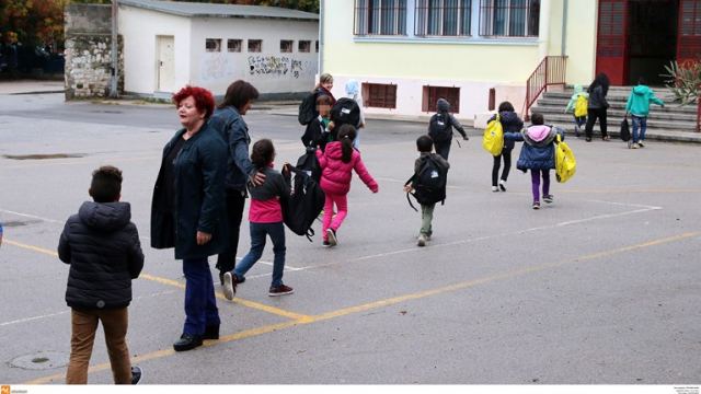 Ανοίγουν τα σχολεία: Συνέντευξη Τύπου την Τετάρτη από Κεραμέως, Τσιόδρα, Χαρδαλιά