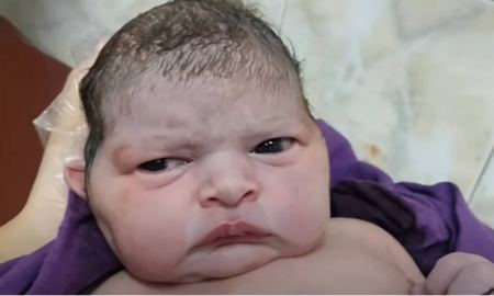 Η πρώτη έκφραση του νεογέννητου - Το βίντεο που κάνει το γύρο του διαδικτύου