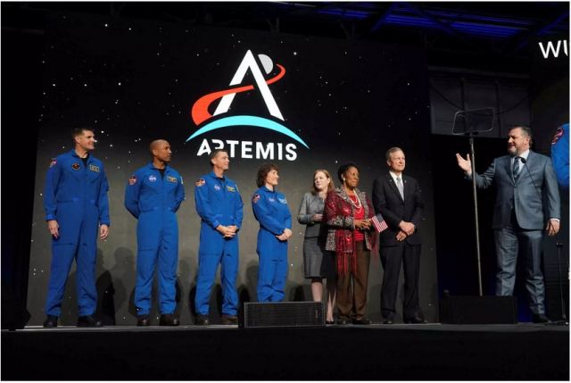 NASA: Για πρώτη φορά σε αποστολή στη Σελήνη συμμετέχουν γυναίκα και Αφροαμερικανός