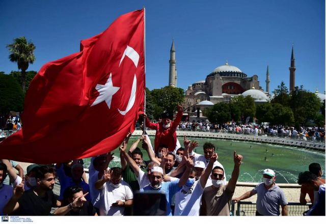 Νέες προκλήσεις από το τουρκικό ΥΠΕΞ – “Να θυμηθούν τι έπαθαν στο Αιγαίο όσοι δεν έδειξαν σεβασμό στη σημαία μας”