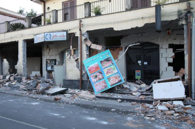 Σεισμός στην Ιταλία: Σε επιφυλακή οι αρχές για νέα “ταρακούνημα” – Δεν έχει “ησυχάσει” ακόμα η Αίτνα