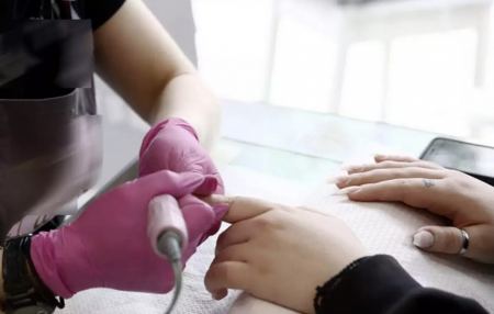 Πρόστιμο 35.000 ευρώ σε τεχνίτρια νυχιών στα Χανιά – Την πρόδωσαν οι διαφημίσεις της στα Social Media