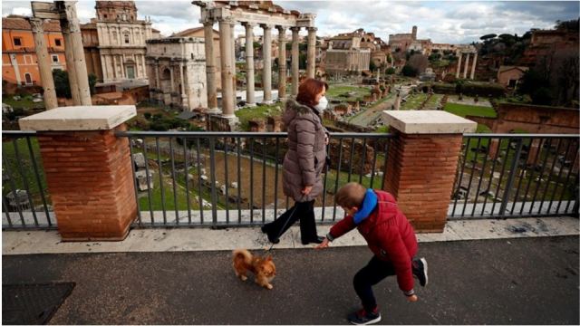 Σαρώνουν οι μεταλλάξεις στην Ιταλία: Κλείνουν άρον άρον τα σχολεία - Πιστοποιητικό εμβολιασμού χορηγεί η Ρώμη