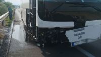 Λαμία: Λεωφορείο έπεσε στις μπάρες από ρήξη ελαστικού