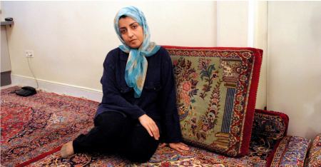 Νόμπελ Ειρήνης: «Είμαι πολύ περήφανος για τη μητέρα μου» δηλώνει ο γιος της Ιρανής ακτιβίστριας - Έχει να τη δει 8 χρόνια