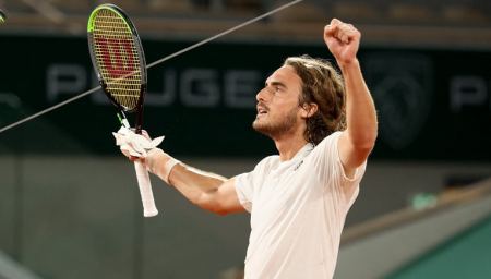Roland Garros - Τσιτσιπάς: Ξανά στους «4» - Ισοπεδωτικός απέναντι στον Μεντβέντεφ