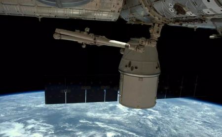 Προβληματισμός στη NASA για τους δορυφόρους της SpaceX - Γιατί ανησυχεί