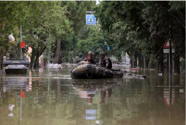 14 νεκροί από τις πλημμύρες στην Ιταλία, πάνω από 20.000 οι άστεγοι