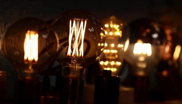 Ενισχύσεις στους λογαριασμούς ηλεκτρικού ρεύματος για τη στήριξη ευάλωτων καταναλωτών