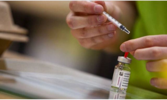 Εμβόλιο AstraZeneca: Αποφασίζει η Εθνική Επιτροπή Εμβολιασμών - Πιθανό να ξεκινήσουν οι εμβολιασμοί για πιο νέες ηλικίες