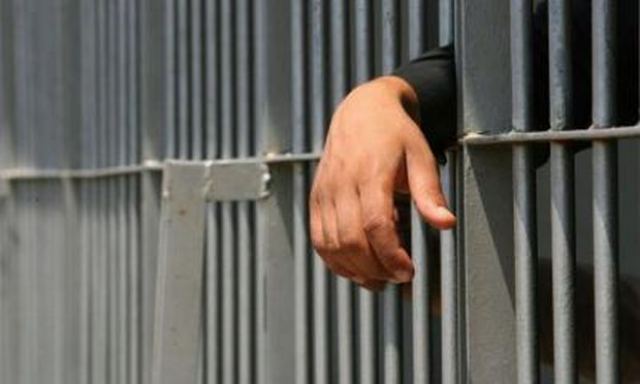 Δομοκός: Τον μαχαίρωσε μέσα στο κελί