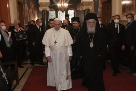 Ο πάπας Φραγκίσκος δωρίζει στην Ελλάδα θραύσματα του Παρθενώνα που βρίσκονταν στο Βατικανό