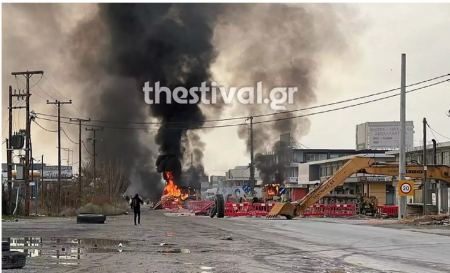 Θεσσαλονίκη: Σοβαρά επεισόδια ανάμεσα σε Ρομά και ΜΑΤ – Φωτιές και καμένα οχήματα