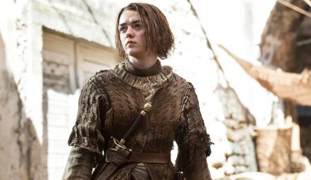 Game of Thrones - Η «Άρια Σταρκ» αποκαλύπτει: «Ο πατέρας μου με κακοποιούσε από τα 8 μου»