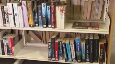 Βιβλιοθήκες σε… απόγνωση - Λείπουν χιλιάδες βιβλία και καταργούν πρόστιμα με την ελπίδα να τους επιστραφούν
