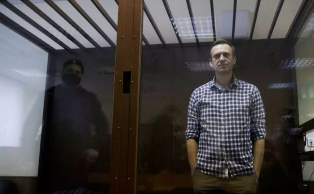 Ρωσία: Σε νοσοκομείο μεταφέρεται ο απεργός πείνας Αλεξέι Ναβάλνι μετά τη διεθνή κατακραυγή
