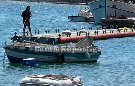 Ράχες: Μπήκε πλωτή εξέδρα στο λιμάνι - ΦΩΤΟ