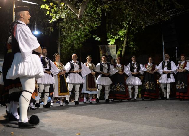 Μακρακώμη: Με επιτυχία πραγματοποιήθηκε το 3ο Φεστιβάλ Παραδοσιακών Χορών (ΦΩΤΟ)