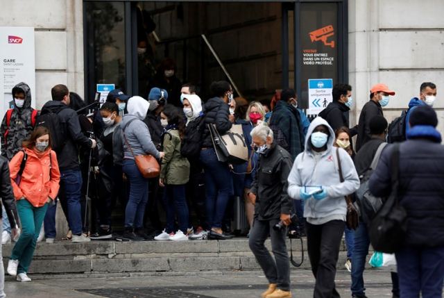 Υποχρεωτική χρήση μάσκας παντού στο Παρίσι, ζητά η δήμαρχος - Φοβάται 2ο κύμα κορωνοϊού