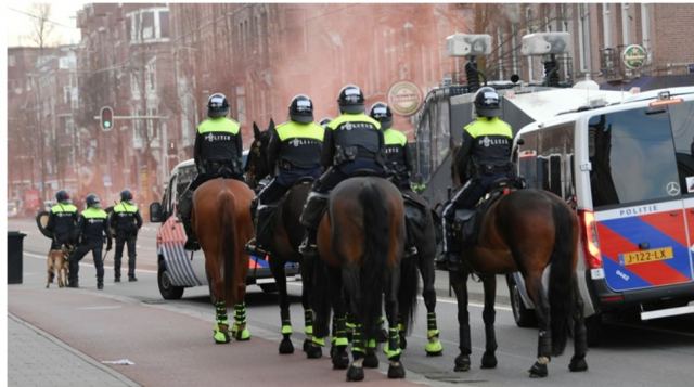 Ολλανδία: Εκτεταμένα επεισόδια κατά του lockdown για τρίτη μέρα - Λεηλασίες και 30 συλλήψεις