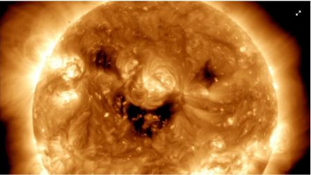 NASA: Δορυφόρος έπιασε τον Ήλιο να «χαμογελάει»!