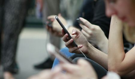 Αυξάνονται έως και 20% οι χρεώσεις σε κινητά, σταθερά και internet