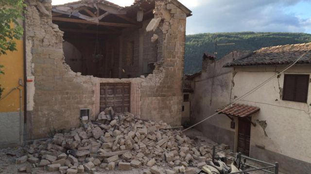 Σεισμός 4,8R στη Σικελία: Δεκάδες ελαφρά τραυματίες