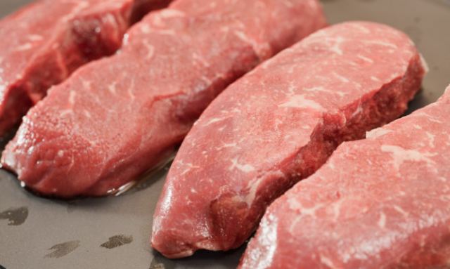Κρέας: Κίνδυνος για βακτήρια κατά την απόψυξη - Τι να προσέχετε [vid]