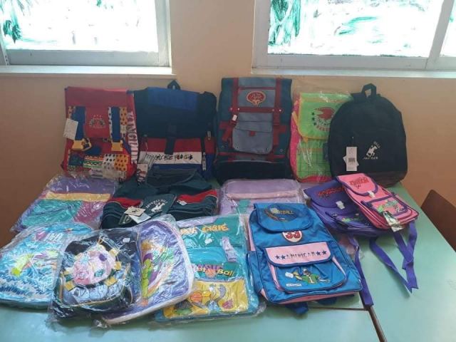 Δωρεά σχολικών τσαντών στον Δήμο Αμφίκλειας-Ελάτειας