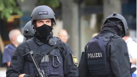 Γερμανία: Τρεις τραυματίες έπειτα από επίθεση με μαχαίρι σε τρένο στη Βαυαρία