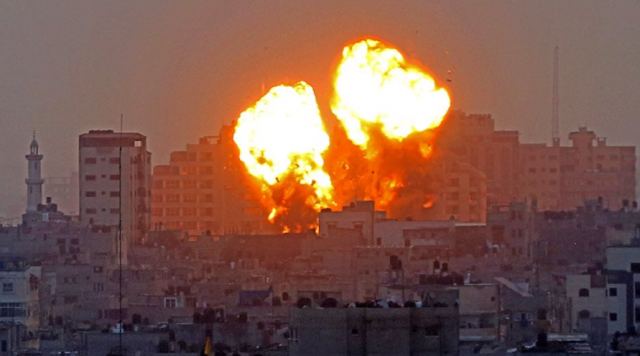 Σκηνικό πολέμου με δεκάδες νεκρούς: Αεροπορικές επιθέσεις στη Γάζα και ρουκέτες στην Ιερουσαλήμ