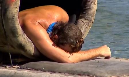 Survivor: Ο Ρομπ Τζέιμς Σέιμουρ βγήκε από το τούνελ του αγωνίσματος σχεδόν λιπόθυμος