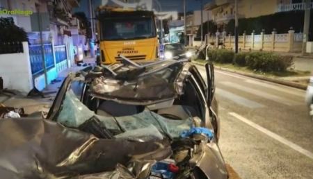 Φρικτό τροχαίο δυστύχημα στο Πέραμα: Αυτοκίνητο «απογειώθηκε» και έπεσε σε οροφή άλλου ΙΧ (vid)