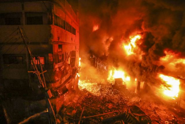 Φονική πυρκαγιά σε ιστορική συνοικία της Ντάκα