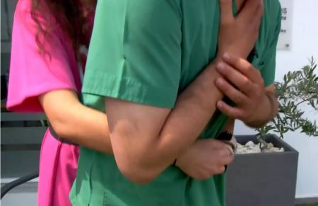 Η λαβή «Χάιμλιχ» της 16χρονης έσωσε το παιδί που πνιγόταν από φαγητό στη Χαλκιδική - «Όλοι μπορούν να το κάνουν»