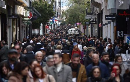 Το προσδόκιμο ζωής στην Ελλάδα: Πόσα χρόνια θα «κερδίσουν» οι άνδρες και οι γυναίκες ως το 2050