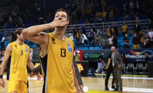 Το μπάσκετ αποχαιρετά τον Στέφαν Γέλοβατς που έφυγε απο τη ζωή σε ηλικία 32 ετών