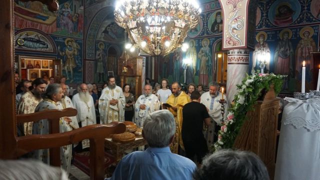 Αμφίκλεια: Τίμησαν με λαμπρότητα τον Ιερό Ναό Αγίου Ευσταθίου Κουμπουριανών - Δείτε εικόνες