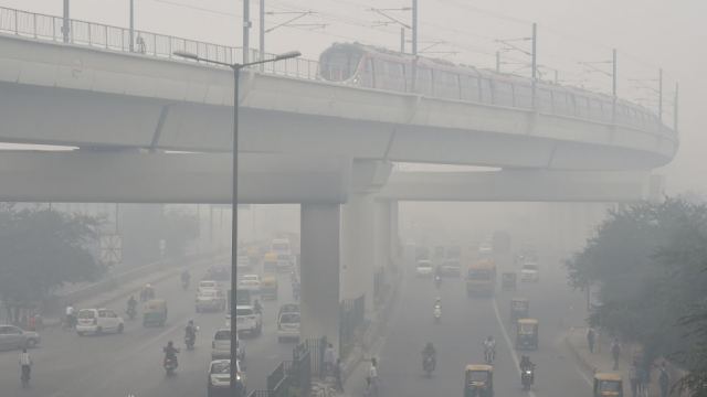 Τοξικό νέφος «πνίγει» το Νέο Δελχί - Κίνδυνος για επιδείνωση της κατάστασης