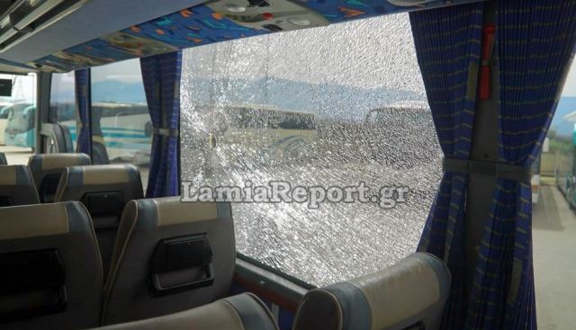 Λαμία: Πέταξαν πέτρες και έσπασαν παράθυρο λεωφορείου του ΚΤΕΛ - ΒΙΝΤΕΟ