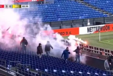 Φέγενορντ – Βάαλβαϊκ: Χαμός στην Ολλανδία με εισβολή οπαδών στο γήπεδο