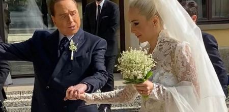 Παντρεύτηκε ο Σίλβιο Μπερλουσκόνι με την 32χρονη σύντροφό του - Γάμος 400.000€ (ΦΩΤΟ)